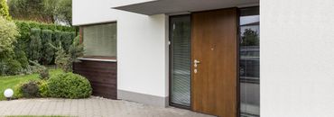 Fechner Fenster- und Türenbau Gaschwitz GmbH in Markkleeberg, Wooden entrance door to modern house 