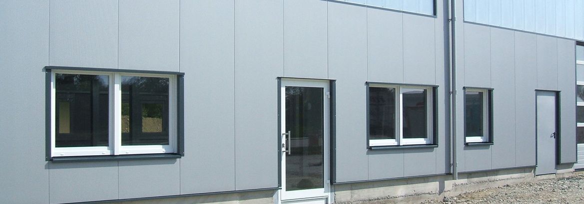 Fechner Fenster- und Türenbau Gaschwitz GmbH in Markkleeberg, Kunststofffenster bei Hallenbau für die Firma Porst